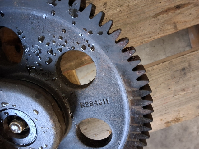 John Deere 7230R Tandwiel / Gear