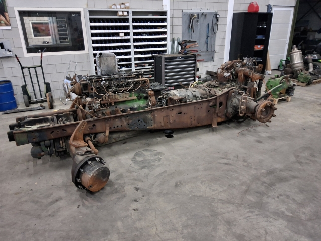 John Deere 6630