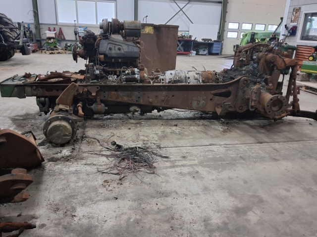 John Deere 6330