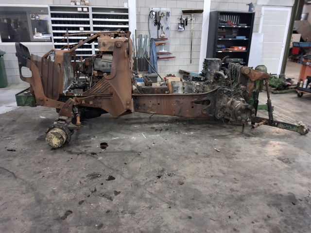 John Deere 6330
