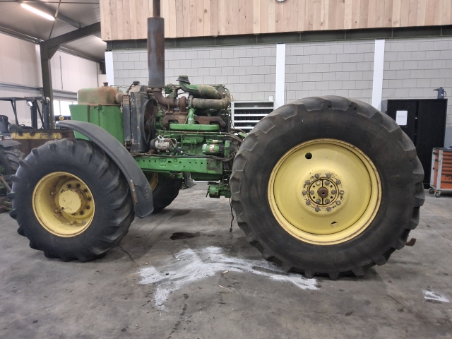 John Deere 4055