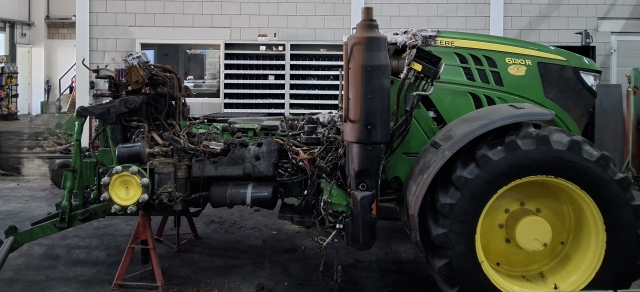 John Deere 6130R